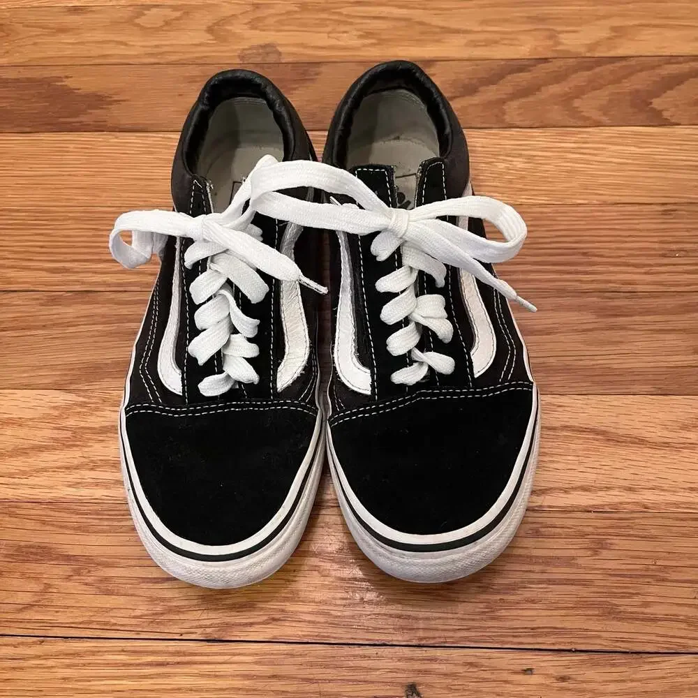 Vans Old Skool Black and White Skate Shoes Low Top Size 6.5 Women’s Streetwear